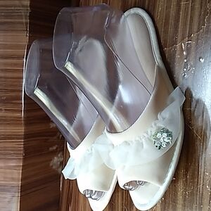 Vintage ladies small made in USA 🇺🇸 house slippers 5.5 to 6.5